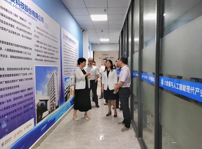 黃愛群總工程師調研產業學院，共謀軟件技術服務發展新篇章